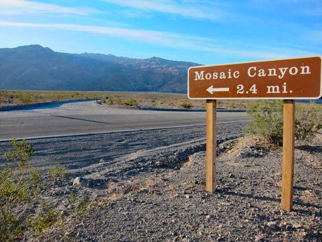 Mosaic Canyon Road